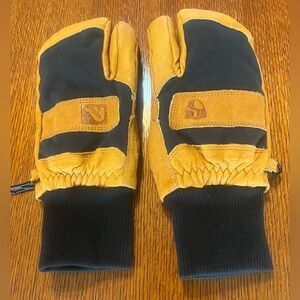 Leather FlyLow mittens.